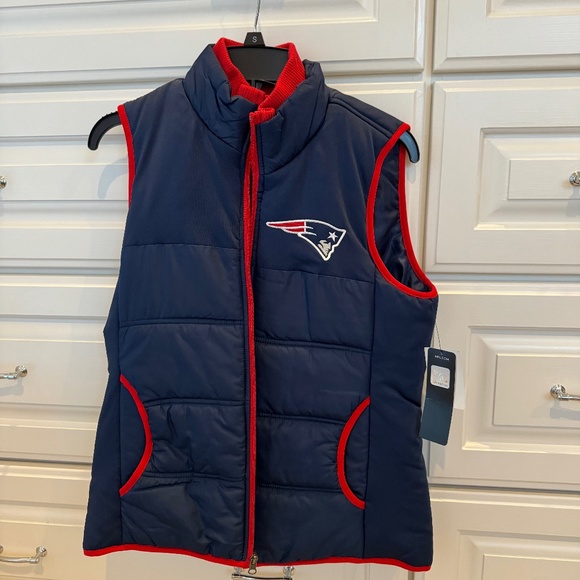 NE Patriots Puffer Vest - Picture 1 of 6